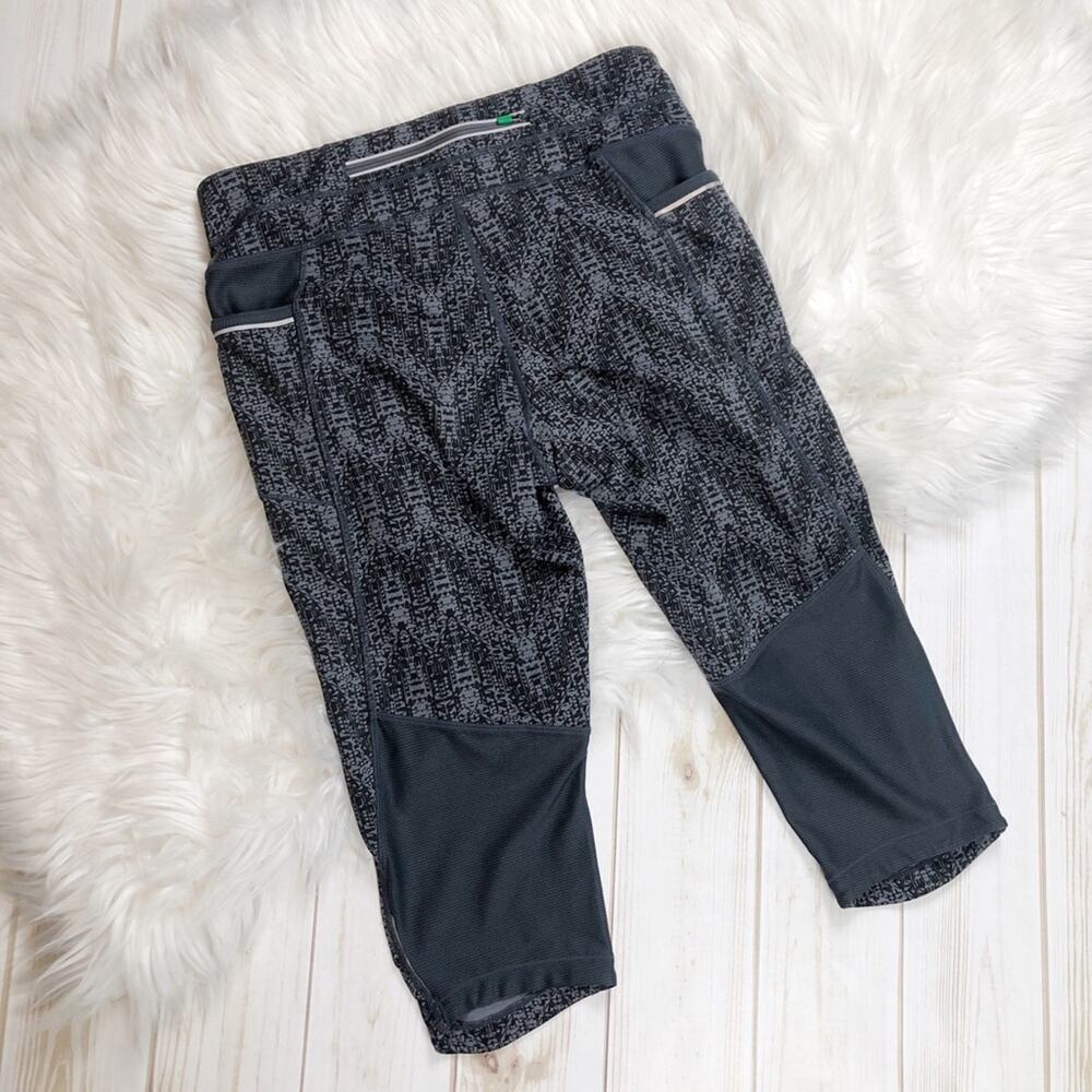 Athleta Women's Black Be Free Dapple Crop Leggings Size Small - Picture 3 of 4